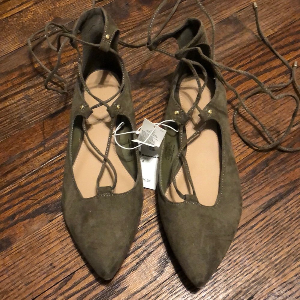 Green lace up flats - Old Navy - size 6